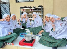 Kreasi Olahan Umbi-Umbian: Serunya Pembelajaran Prakarya Kelas 8B SMP Islam Permata Hati